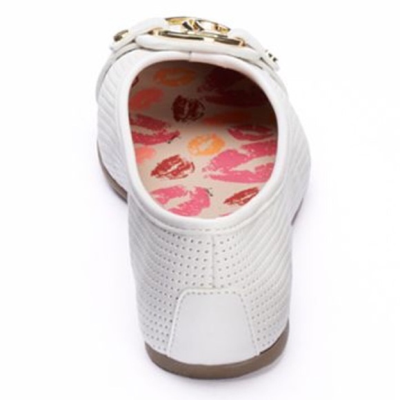 Juicy Couture White Gold Logo Ballet Flats NWT - Picture 3 of 7